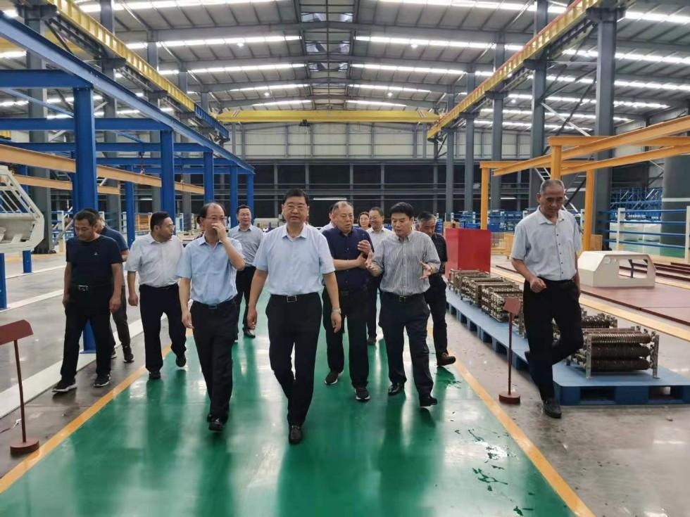方宗泽调研高端装备制造产业集群发展情况