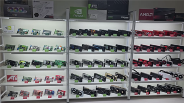 终极硬核显卡收藏家！收集初代NVIDIA/AMD到今日旗舰：见证三十年GPU风云