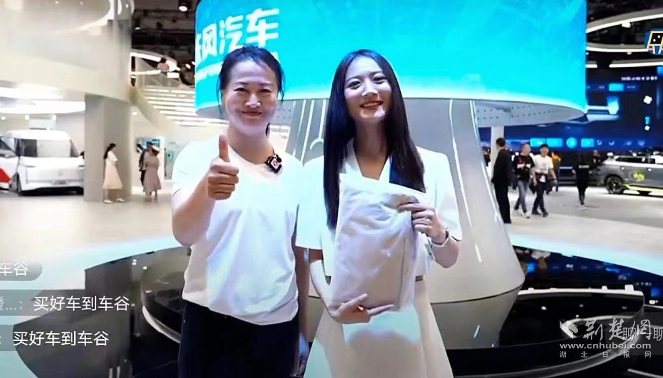 上海车展刮起强劲"东风" 网红局长陈襄为"车谷造"圈粉