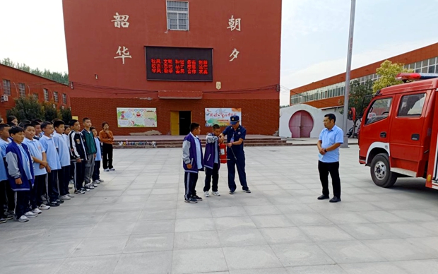 河南尉氏县水坡镇让消防安全进校园 "蓝朋友"护航开学季