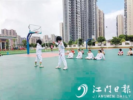 新会文华小学 "立本"多元课程教学有成效同学们展示多样才艺