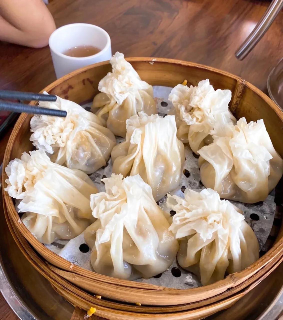 呼市美食从早吃到晚,大嘴强烈推荐:稍麦,辣焙子,铁帽子烤肉,羊杂碎