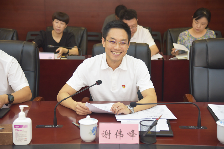 谢伟峰对余勋伟一行来开福区对接乡村振兴对口帮扶工作表示诚挚欢迎