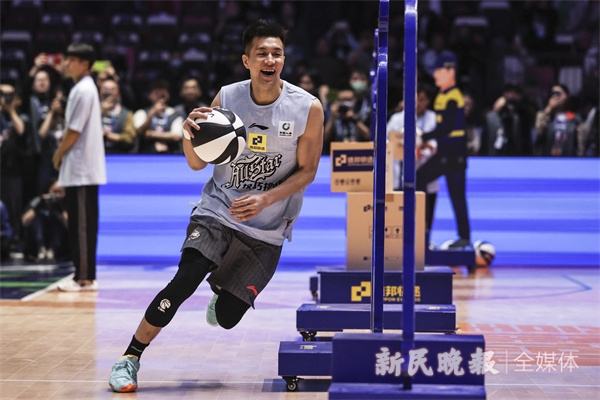 外卡球员杨浩满分晋级扣篮大赛决赛