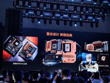 ROG 20周年复刻主板正式发布！5206元 复古铜色配蓝白插槽