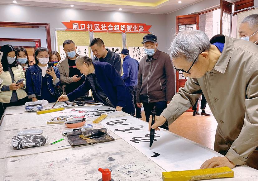 襄阳市美术馆馆藏作品展暨"美论·美唤"公教服务活动开幕