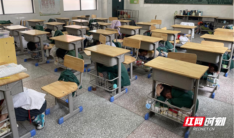 汝城玉潭学校举行"防灾减灾"应急疏散演练活动