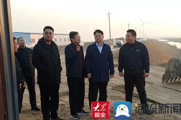 无棣县委常委,副县长张立波来埕口镇指导国防公路建设工作