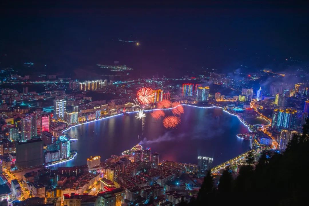 约起!跨年夜,个旧将上演浪漫烟花秀,燃放时间就在