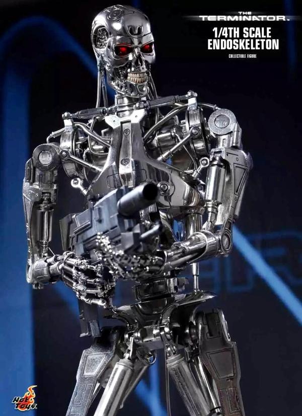 终于入手了hottoys的qs002终结者t800合金骨架