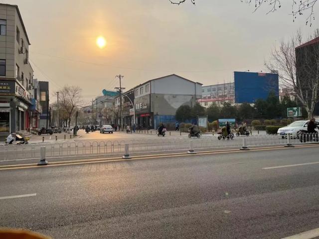 「市民关注」迁安金龙街与燕山大路路口将建设过街天桥?