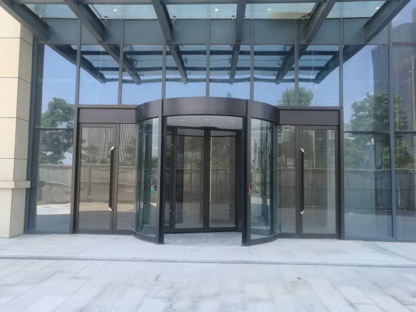 遇到自动旋转门故障问题?别慌,看这里!