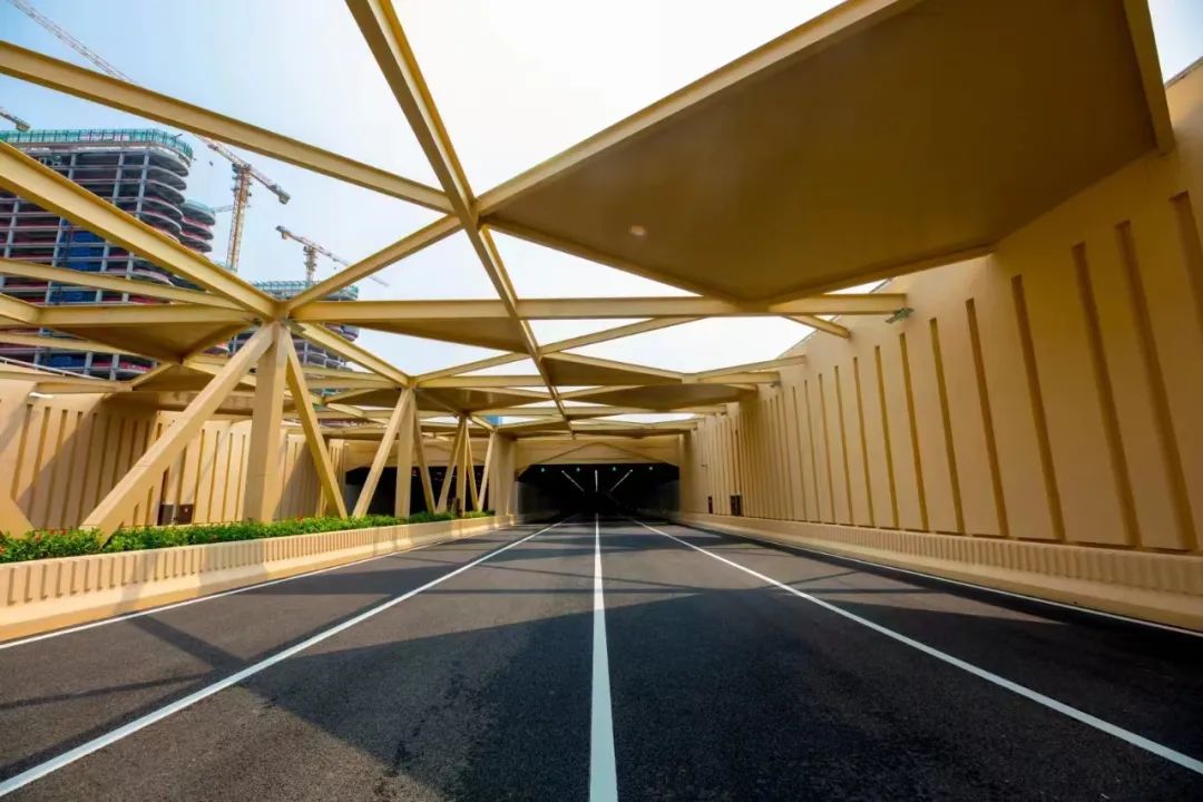 滨海大道(总部基地段)下沉隧道今天正式通车