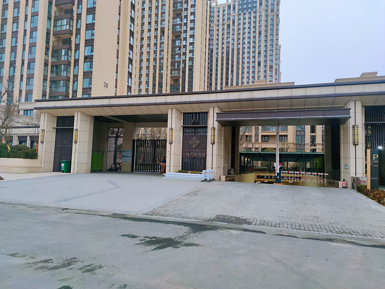 郑州高新区这几家小区大门pk,哪家最气派?你们来评!