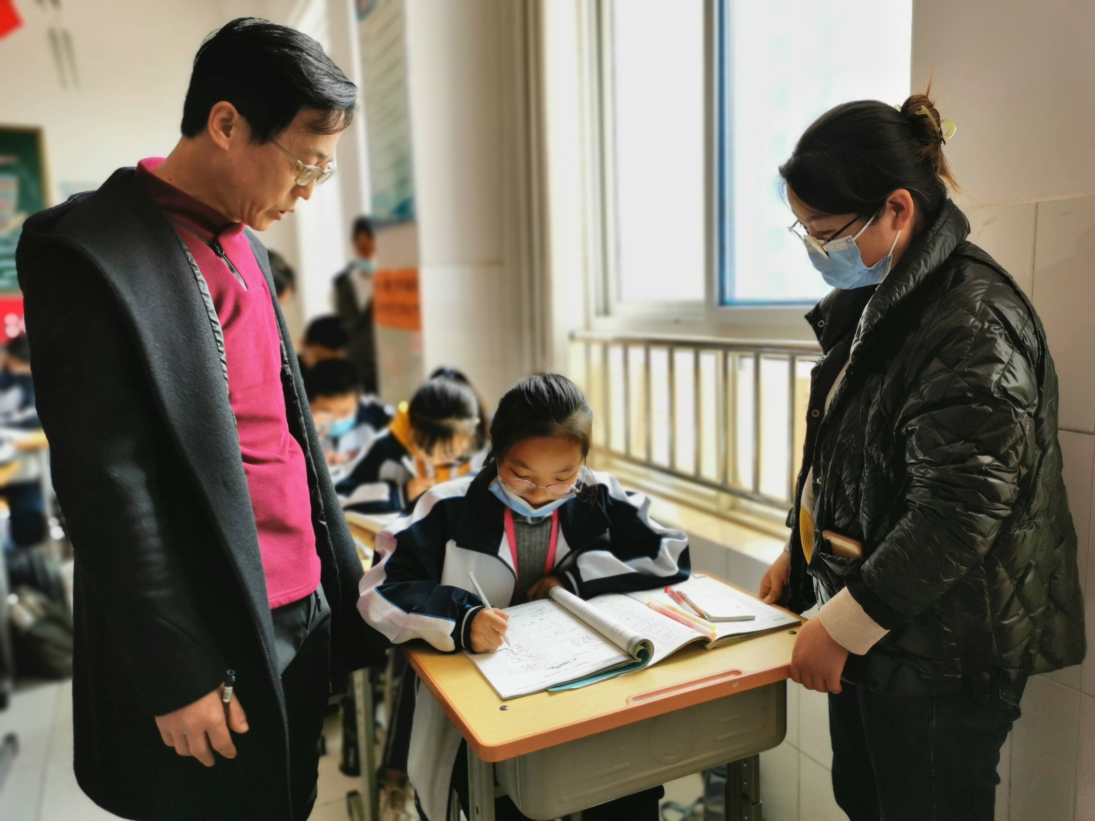 家校携手 共话成长—安丘市大华中学开展家长开放周活动