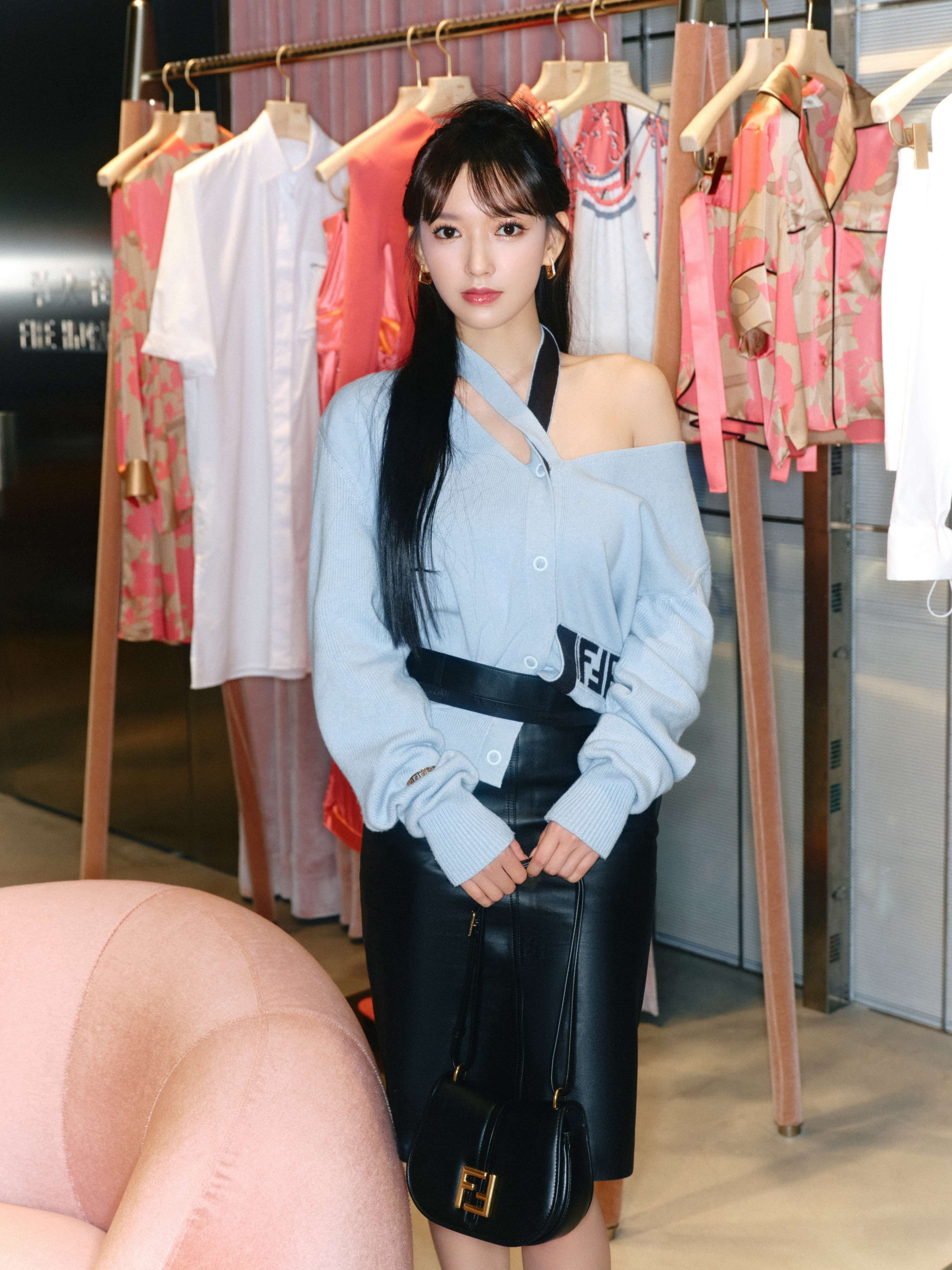 程潇黑色超短裙高跟鞋大长腿性感写真