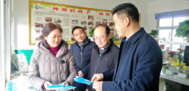 随州市政府党组成员刘军伟到净明小学调研