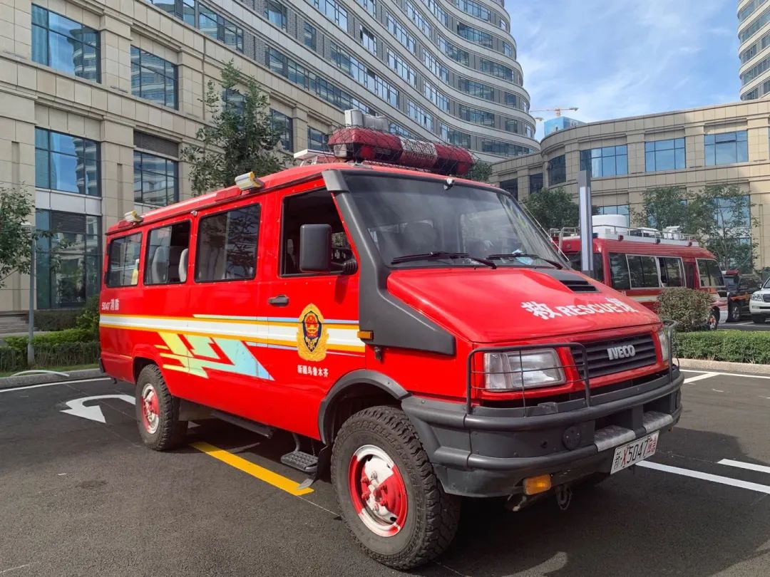 超燃!新疆消防救援总队高层建筑火灾救援实战拉动演练,"战"味十足!