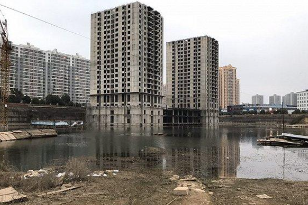 云南一烂尾楼整整荒废6年,50户业主在此艰难度日,现却满血复活