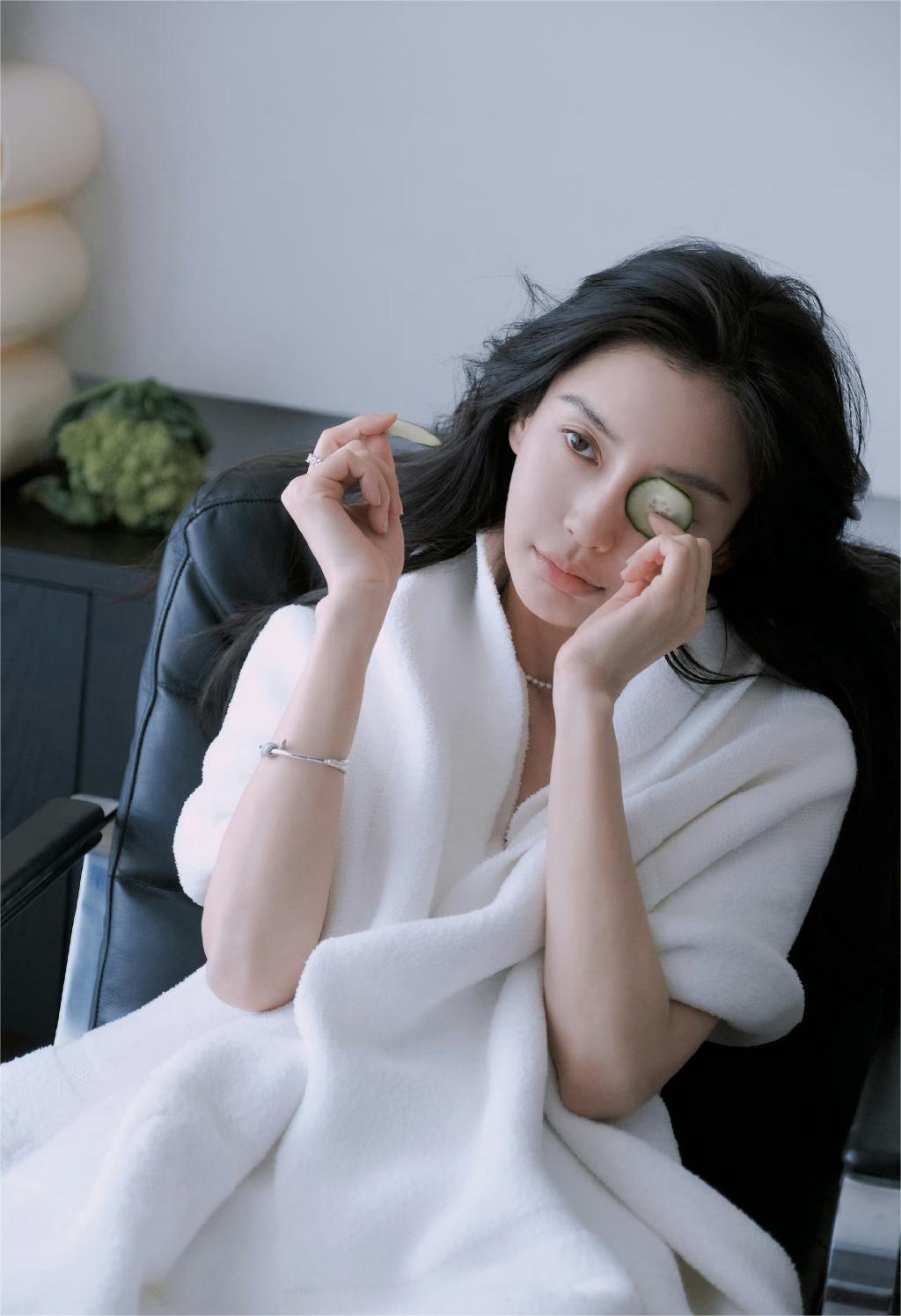 杨颖脚趾被恶意p图,竟遭网络暴力,幽默回怼:给我脚趾美个甲!