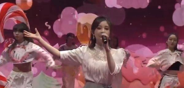 冯提莫 vs 鞠婧祎:绝世身高差,震撼全身照!