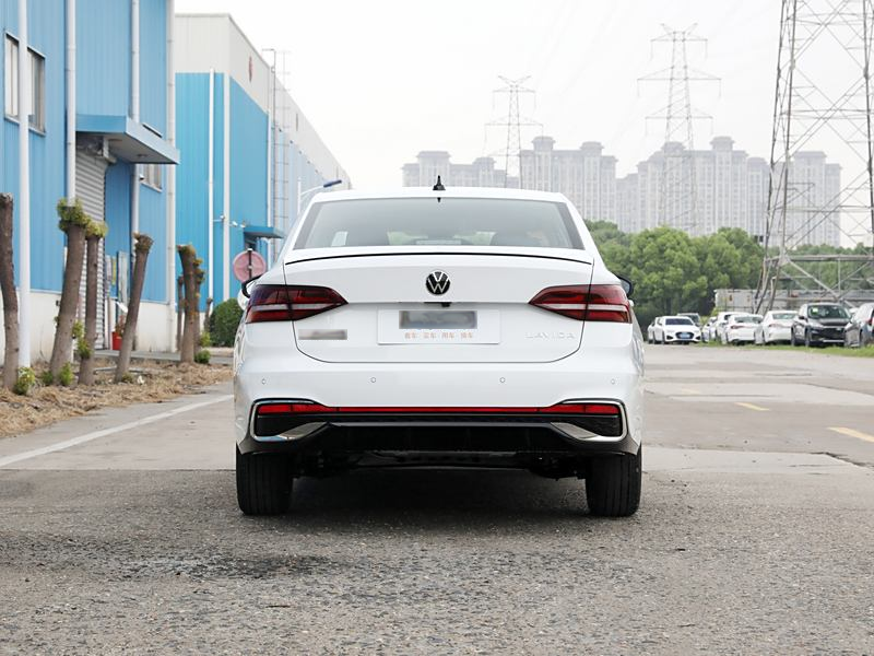 朗逸的后拖车钩在哪里?