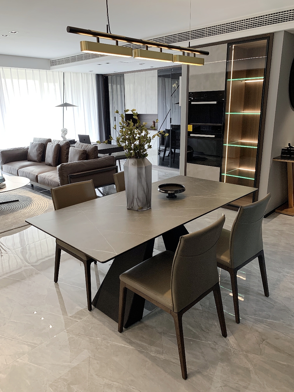 成都130平现代风装修横厅无主灯设计客餐厅全景实拍图