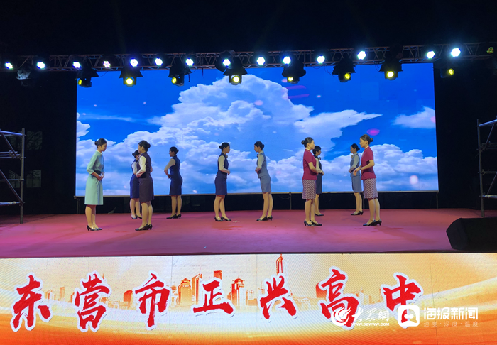 东营市正兴中学举办以"奋斗正青春 筑梦新时代"为主题的校园艺术节