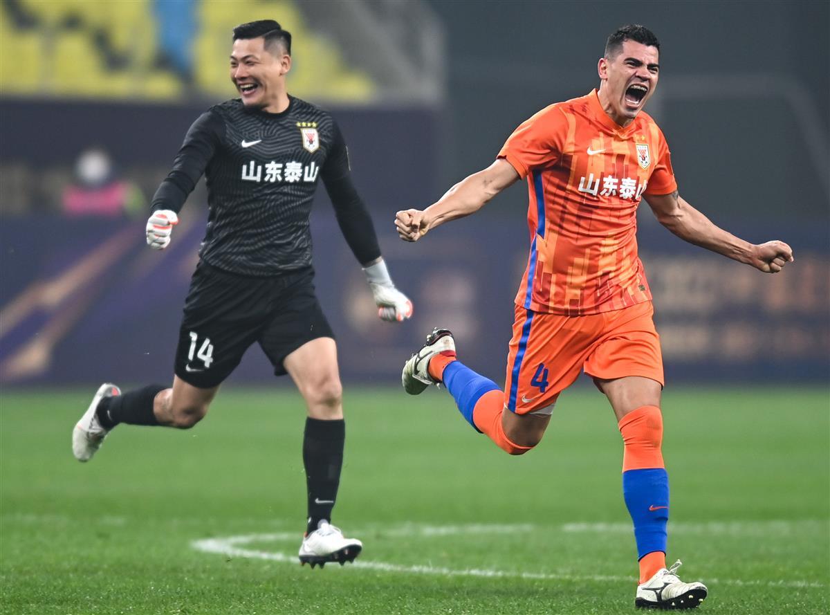 泰山压顶式双冠王宣告金元足球彻底远去