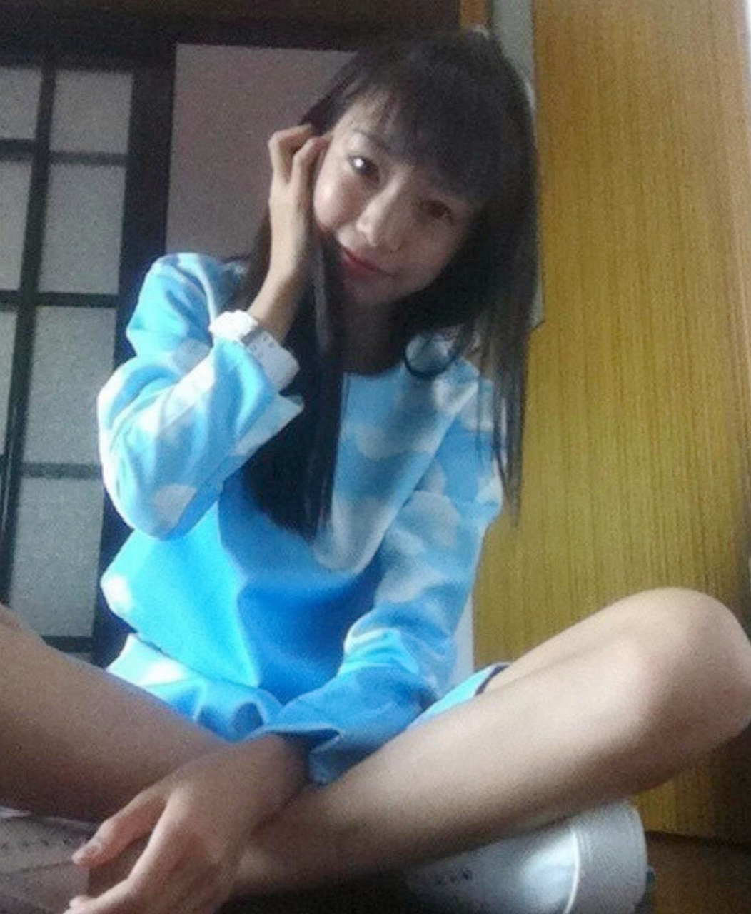 一张易梦玲学生时代的旧照,美少女!
