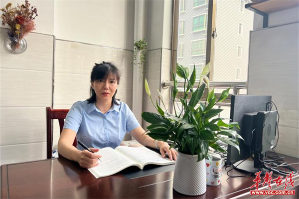 英姿飒爽勇担当——记衡阳市第十五中学教师刘艳