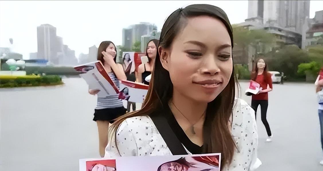 凤姐在美现状:衣着寒酸坐公交,生活拮据,再苦也不愿回国生活