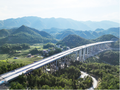 永新高速4座大桥取得突破性进展