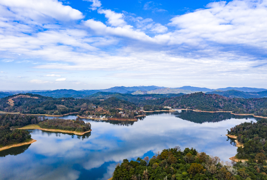 江西南丰:生态水库冬景美