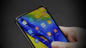 再加上仅仅 2 个月后,荣耀还发布了同样是滑盖屏的 magic 2.