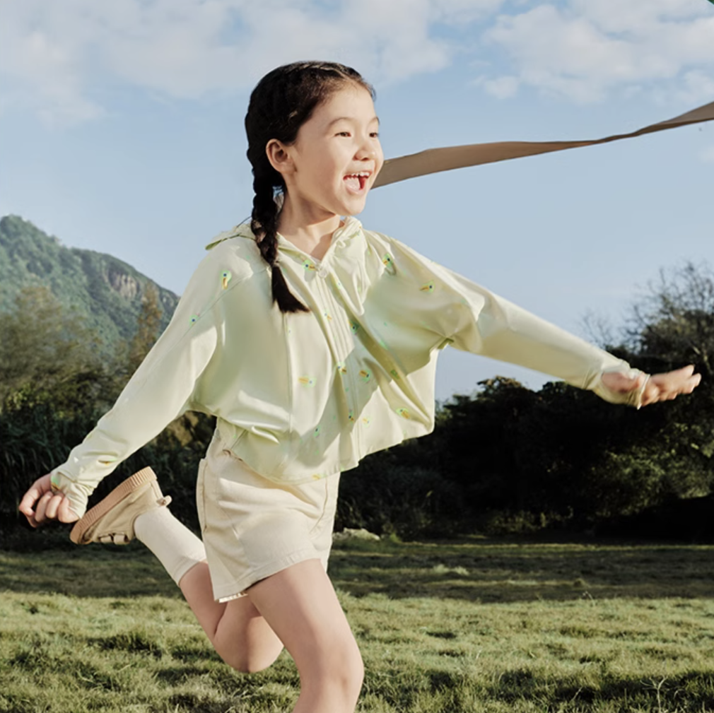 夏天让娃更凉快的秘诀:多穿一件衣服!