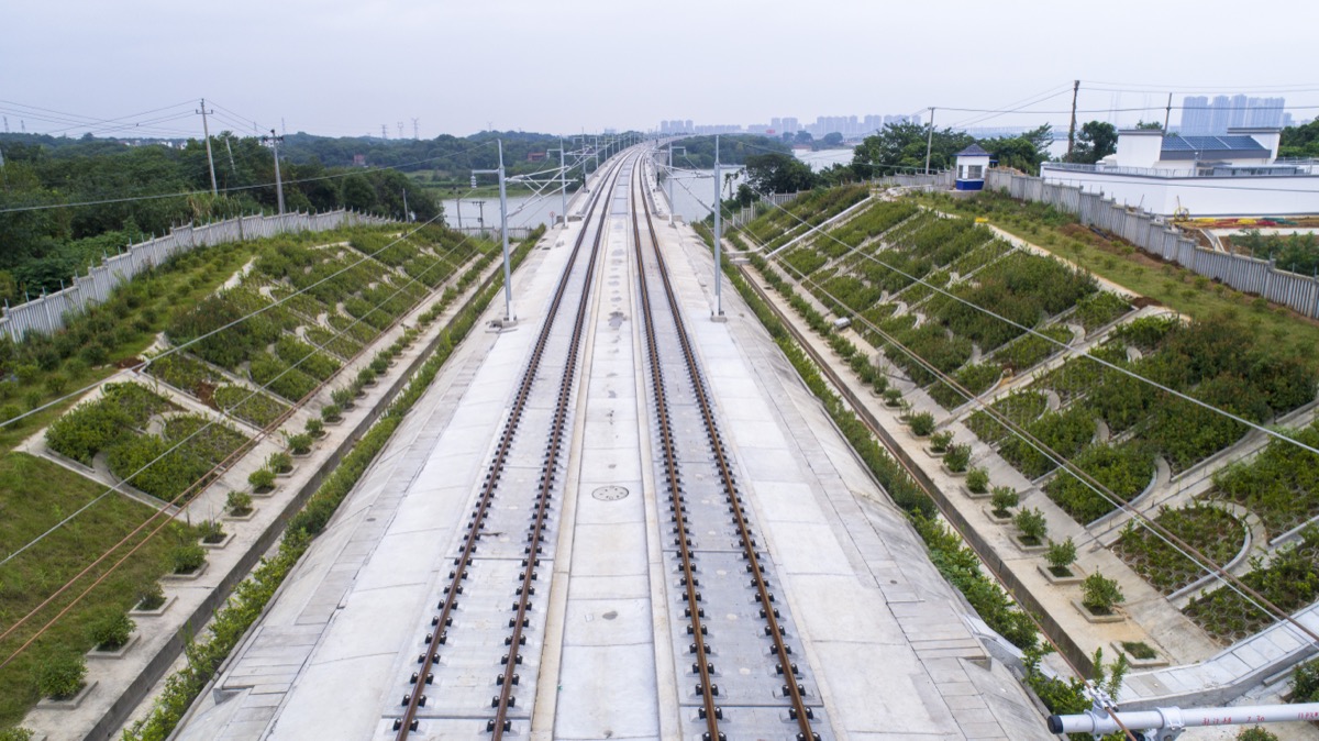 安(庆)九(江)高铁铺轨正线贯通