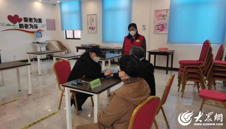 济宁高新区洸河街道黄庄社区:"三亮三比一争当" 跑出社区服务加速度