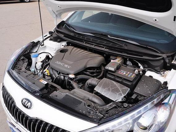 起亚k3的引擎盖下有哪些部件?