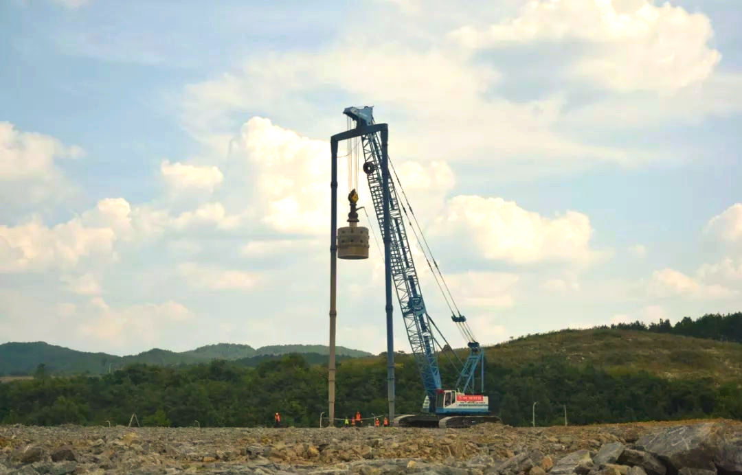 宇通ytqh1000b强夯机:高能级强夯设备中的佼佼者