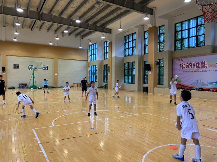 杭州有一群老师和学生,在这个火热盛夏,每天火力全开