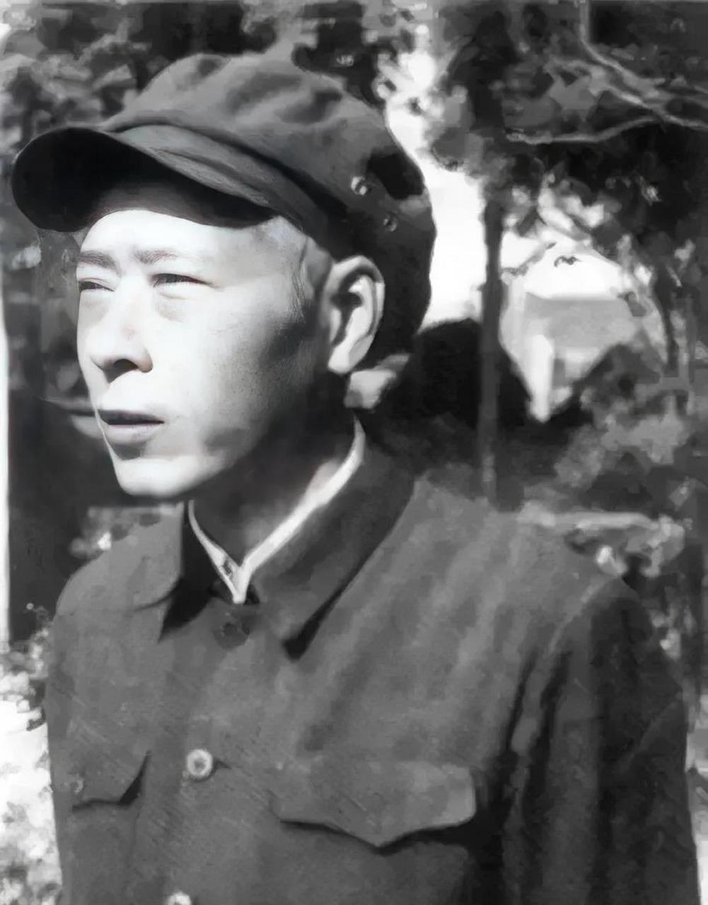 他叫李井泉. 他曾主政四川,第一任省委书记,据说在川期间政绩突出,四