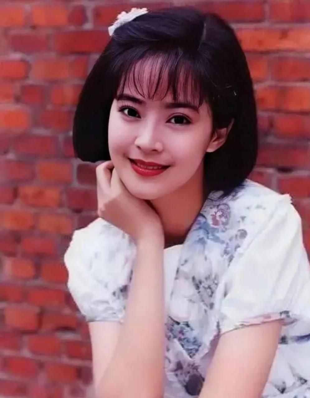 1990年,俞小凡饰演婉君中的"夏婉君"一炮而红,被称为"最美婉 ..