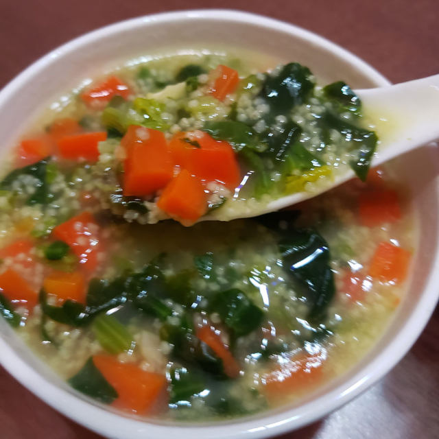 红萝卜菠菜小米粥,简单易学,健康营养粥