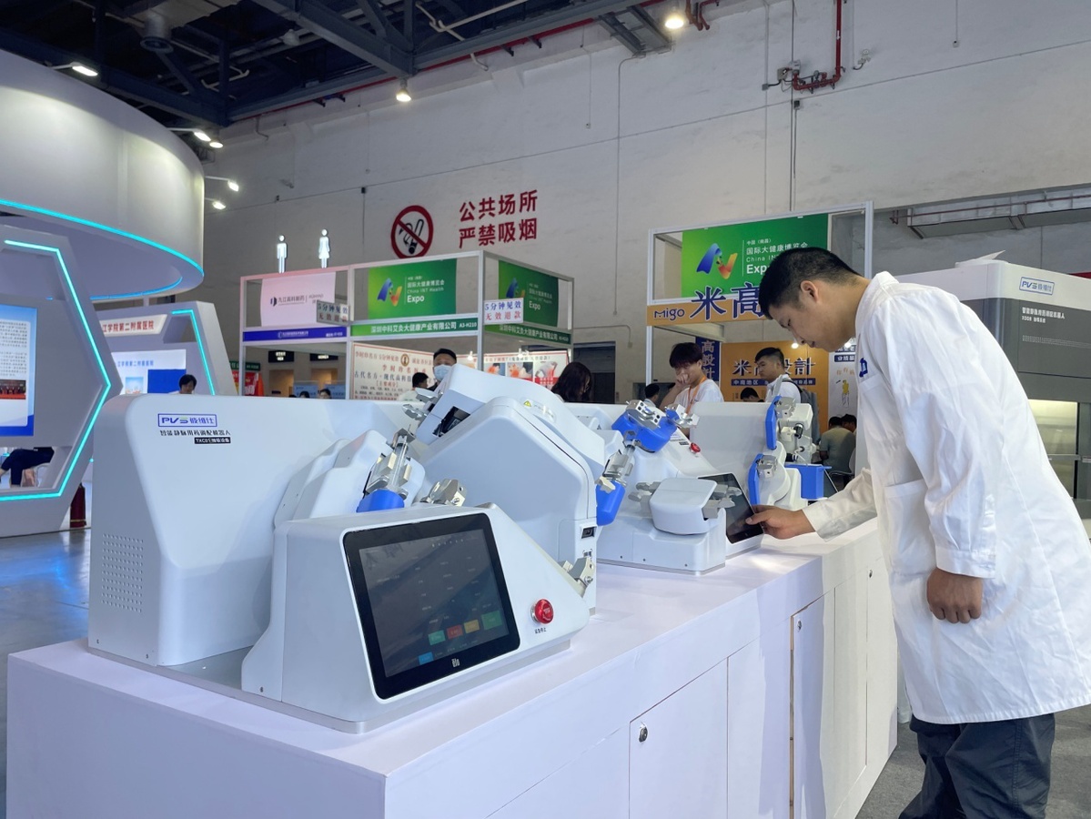 "中国原创"配药机器人亮相第二届南昌健博会引关注