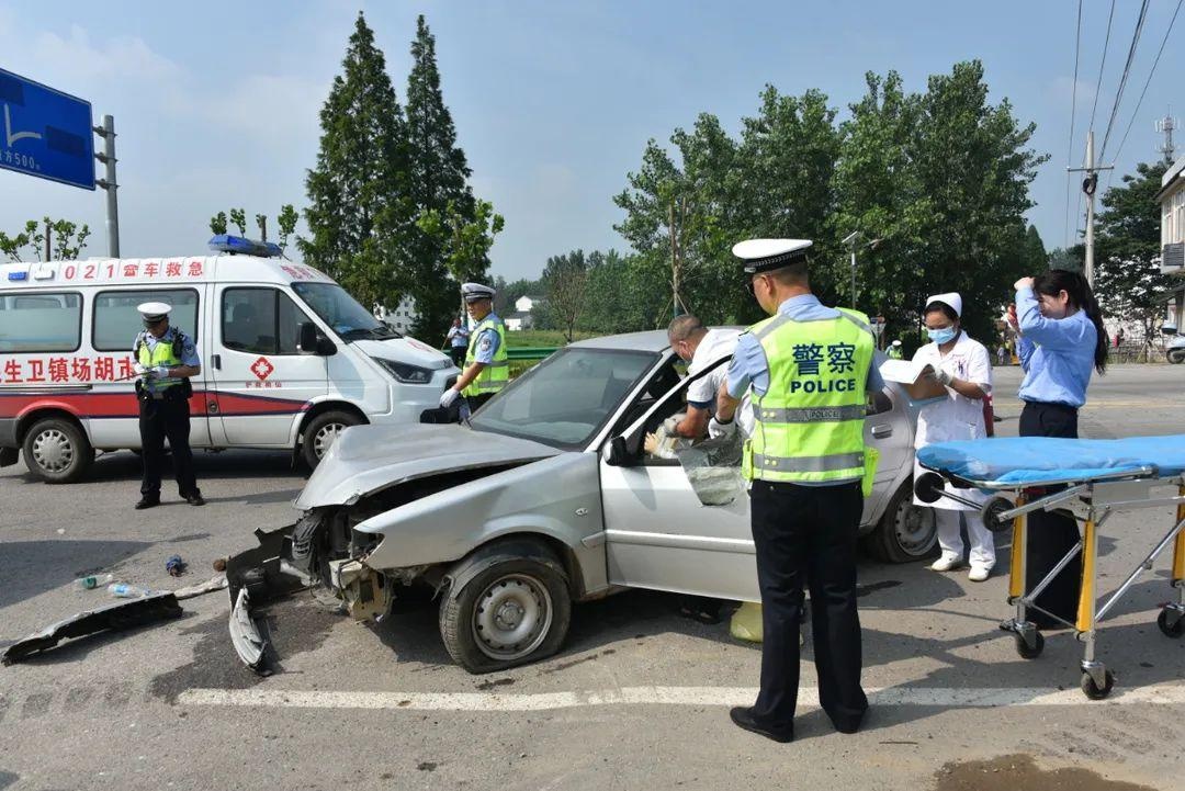 仙桃交警联合多部门开展危化品运输车辆事故应急演练