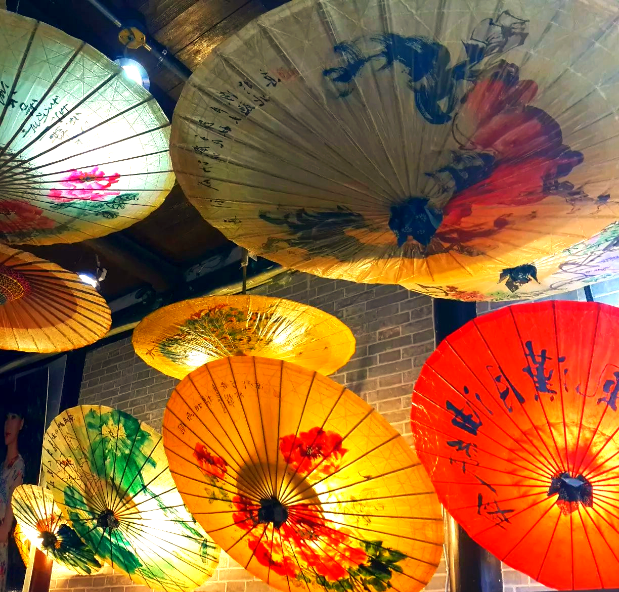 江南雨巷:油纸伞下的浪漫传说与现代传承