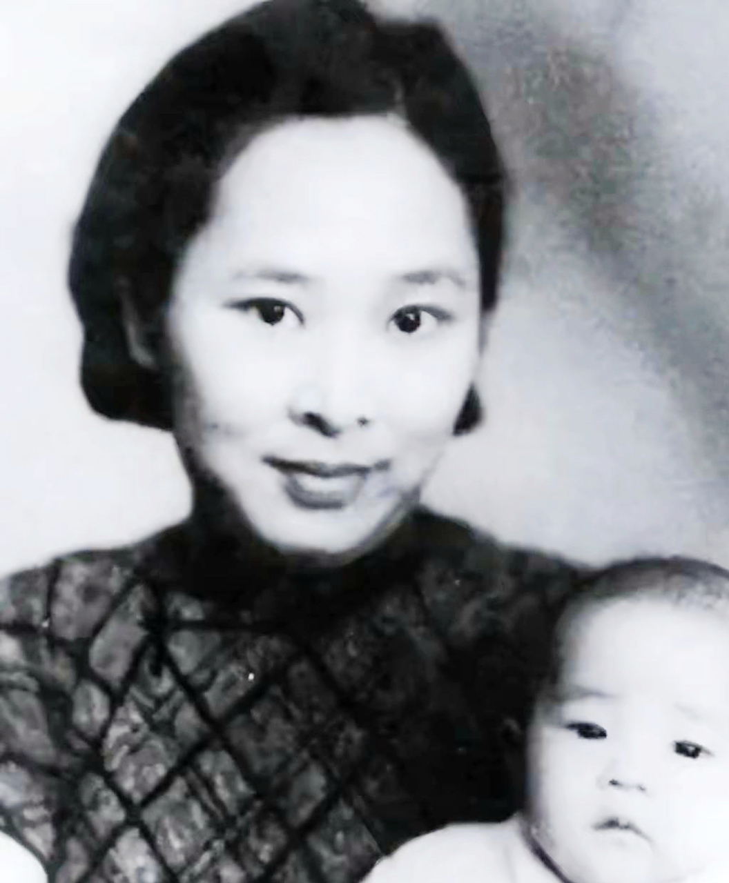 她就是被誉为"黄埔军校最美军人"的曾宪植. 他有出色的技能.她曾担任