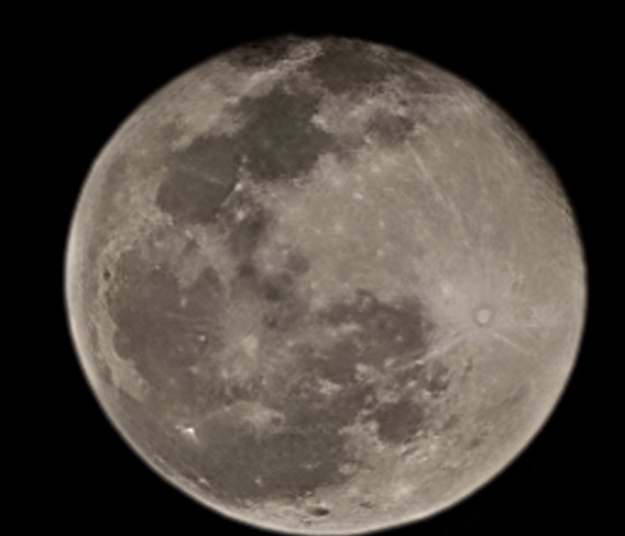 三星学华为?s21 ultra拍月亮有亮点,太清楚,像贴图