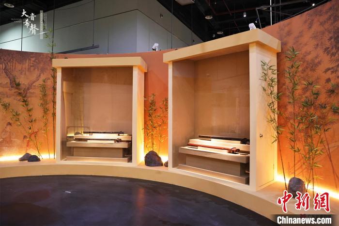 苏东坡题名 唐伯虎落款 北宋"松石间意"琴亮相广州